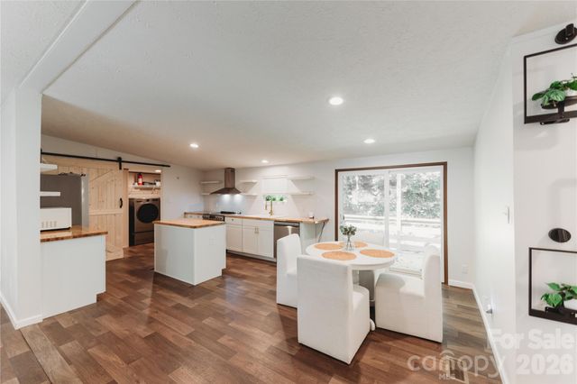 17 Hickory Acres Road, Hendersonville, NC 28792