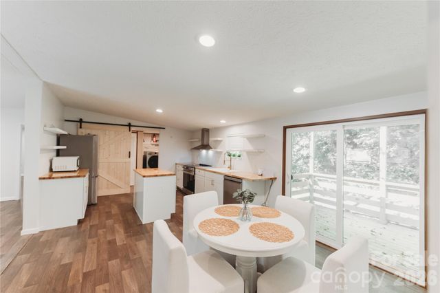 17 Hickory Acres Road, Hendersonville, NC 28792