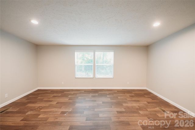 17 Hickory Acres Road, Hendersonville, NC 28792