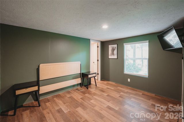 17 Hickory Acres Road, Hendersonville, NC 28792