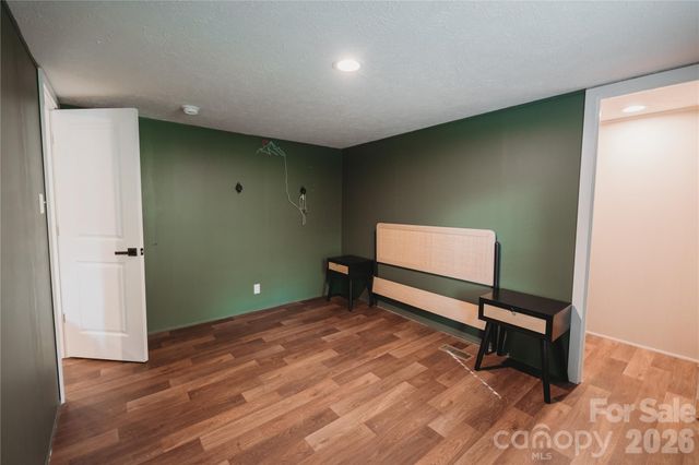 17 Hickory Acres Road, Hendersonville, NC 28792