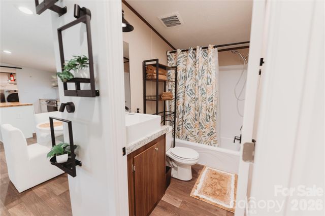17 Hickory Acres Road, Hendersonville, NC 28792