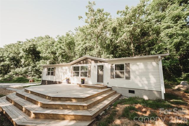 17 Hickory Acres Road, Hendersonville, NC 28792