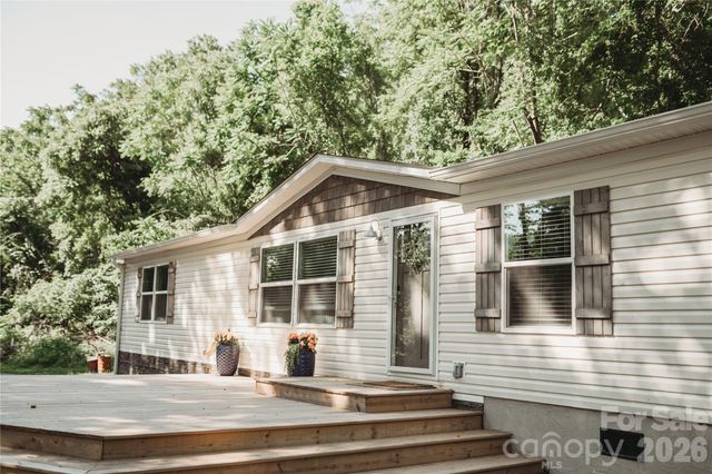 17 Hickory Acres Road, Hendersonville, NC 28792