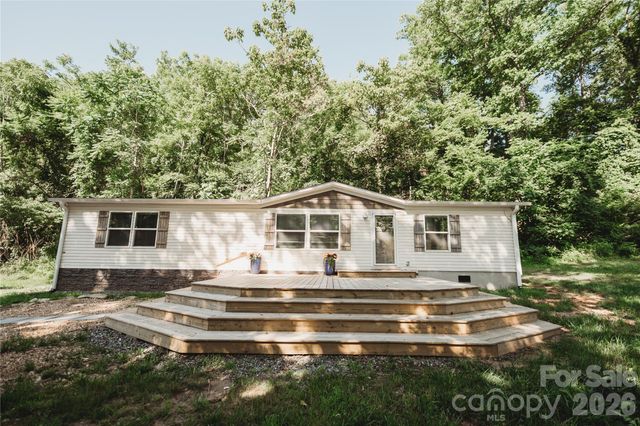 17 Hickory Acres Road, Hendersonville, NC 28792