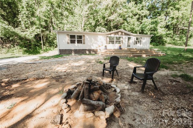 17 Hickory Acres Road, Hendersonville, NC 28792