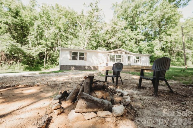 17 Hickory Acres Road, Hendersonville, NC 28792