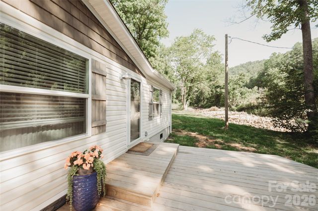 17 Hickory Acres Road, Hendersonville, NC 28792