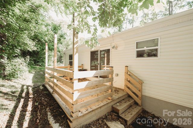 17 Hickory Acres Road, Hendersonville, NC 28792