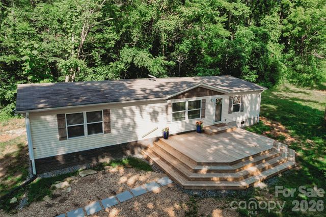17 Hickory Acres Road, Hendersonville, NC 28792