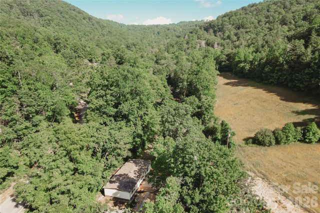17 Hickory Acres Road, Hendersonville, NC 28792