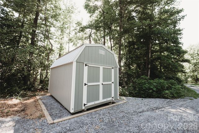 17 Hickory Acres Road, Hendersonville, NC 28792
