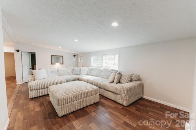 17 Hickory Acres Road, Hendersonville, NC 28792