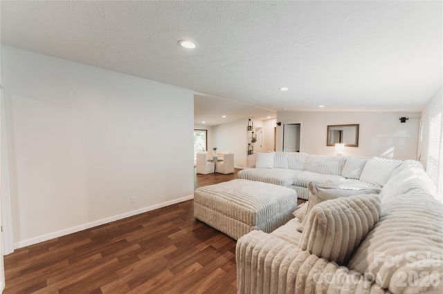 17 Hickory Acres Road, Hendersonville, NC 28792