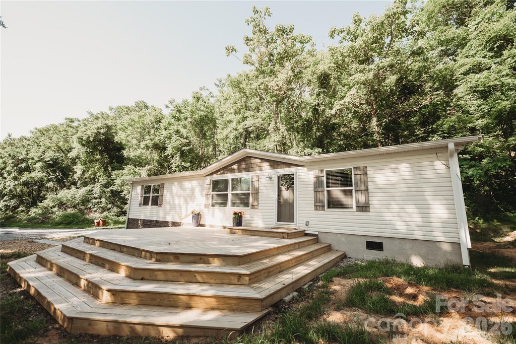 17 Hickory Acres Road, Hendersonville, NC 28792
