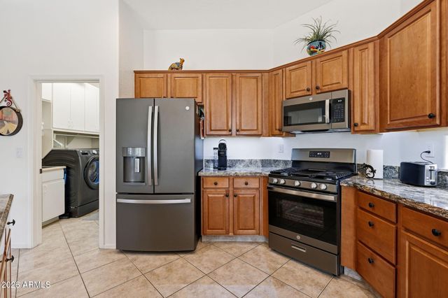 41812 N IRON HORSE Court, Anthem, AZ 85086