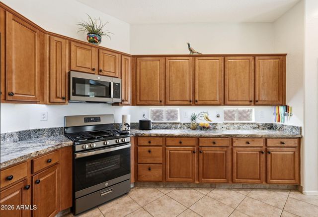41812 N IRON HORSE Court, Anthem, AZ 85086