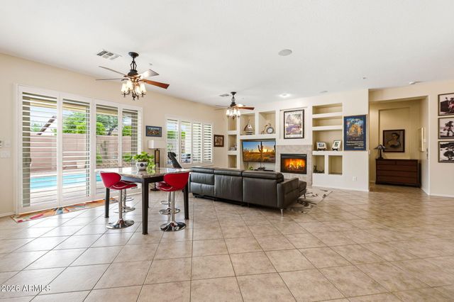 41812 N IRON HORSE Court, Anthem, AZ 85086