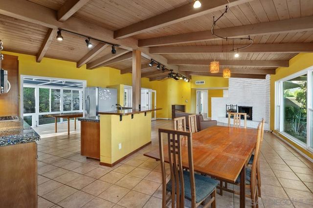 320 Beaumont Dr., Vista, CA 92084