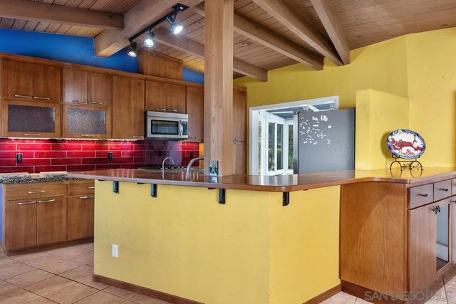 320 Beaumont Dr., Vista, CA 92084