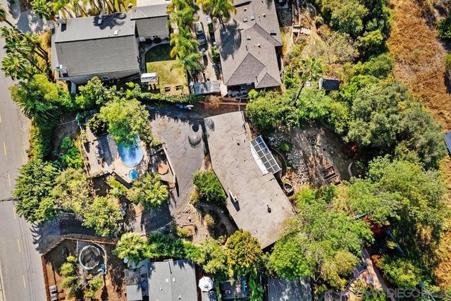 320 Beaumont Dr., Vista, CA 92084