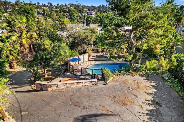 320 Beaumont Dr., Vista, CA 92084