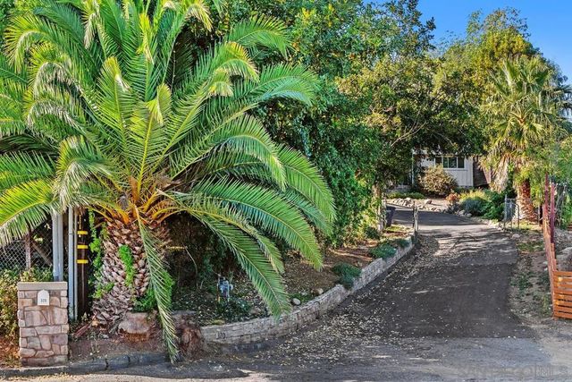 320 Beaumont Dr., Vista, CA 92084