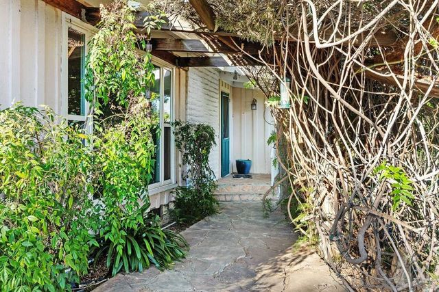 320 Beaumont Dr., Vista, CA 92084