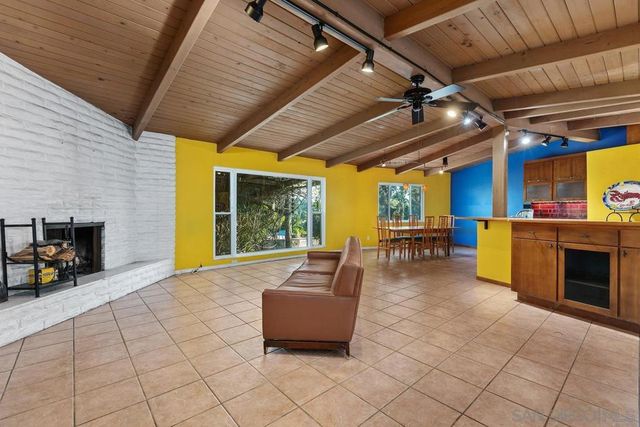 320 Beaumont Dr., Vista, CA 92084