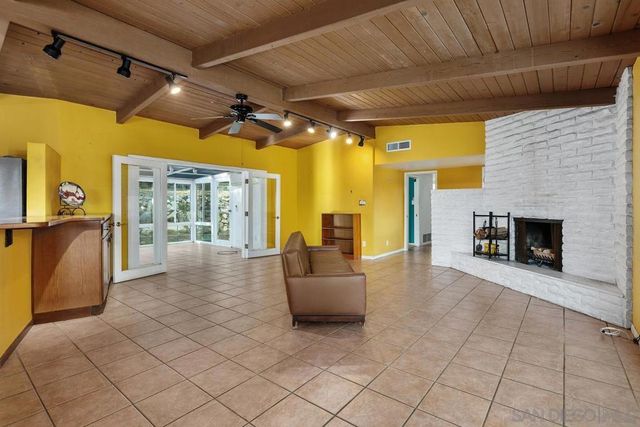 320 Beaumont Dr., Vista, CA 92084