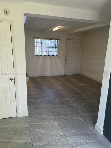 1220 SW 5th St 21, Miami, FL 33135