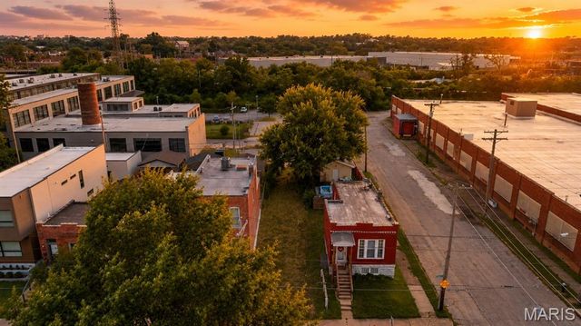 4368 Hunt Avenue, St Louis, MO 63110