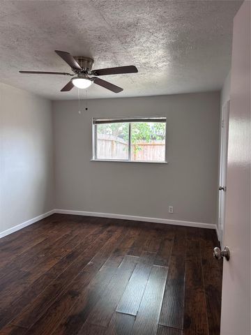 713 S 2nd Street 713, Houston, TX 77571