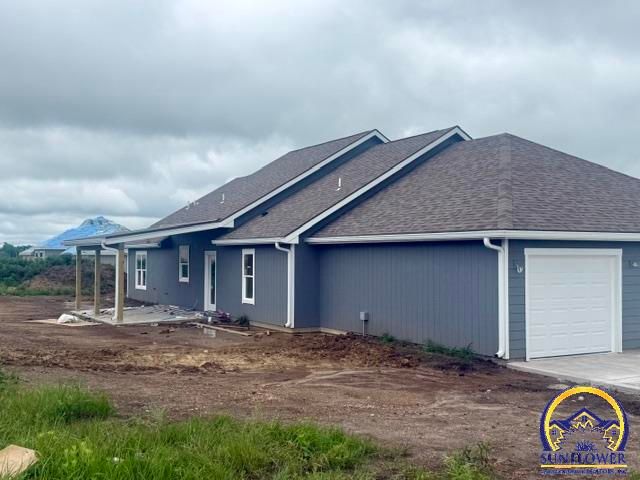 2704 NW 86th St, Topeka, KS 66618