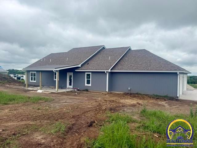 2704 NW 86th St, Topeka, KS 66618