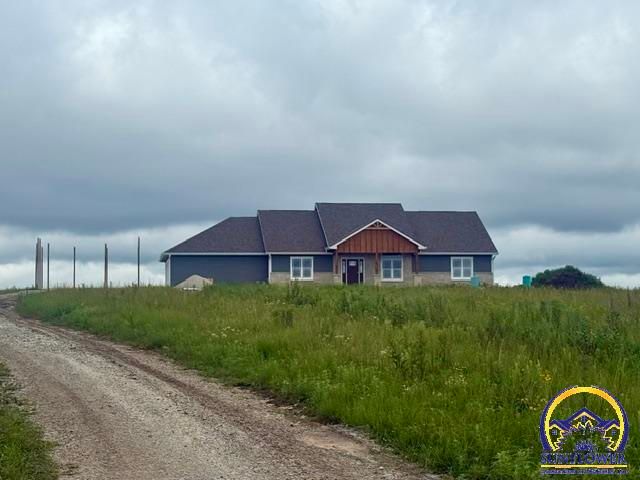 2704 NW 86th St, Topeka, KS 66618