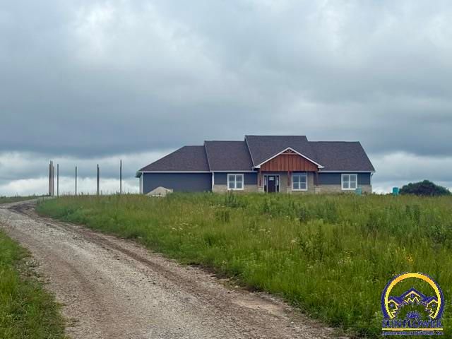 2704 NW 86th St, Topeka, KS 66618