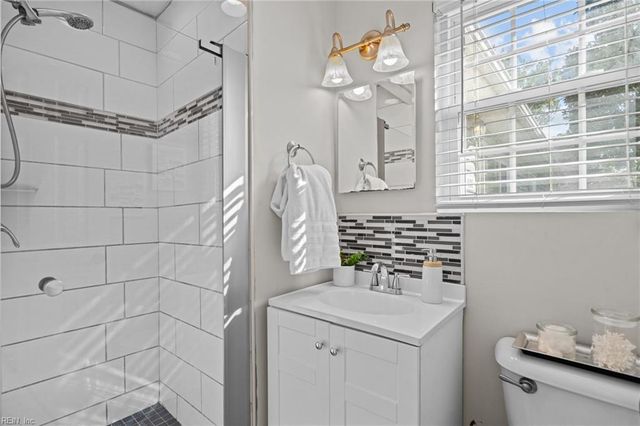 408 Lineberry RD, Virginia Beach, VA 23452