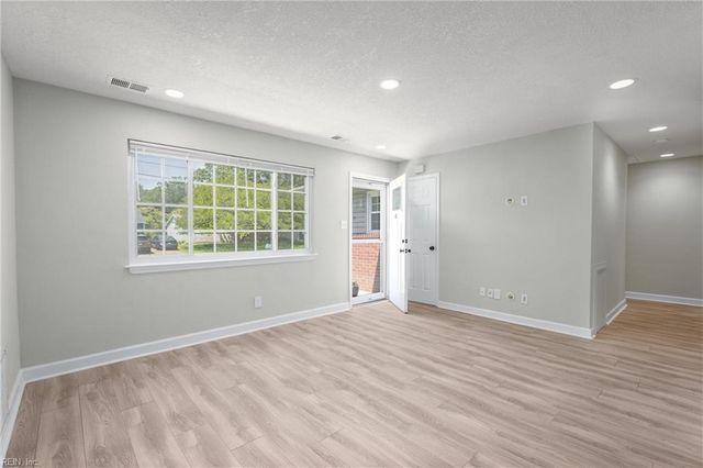 408 Lineberry RD, Virginia Beach, VA 23452