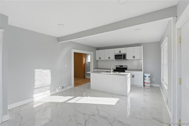 517 W Hollywood, Highland Park, MI 48203