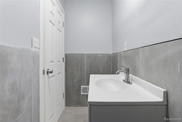 517 W Hollywood, Highland Park, MI 48203