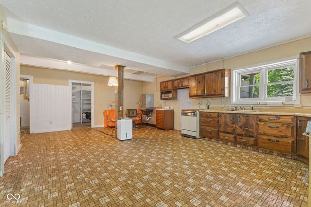 7273 S State Road 75, Jamestown, IN 46147