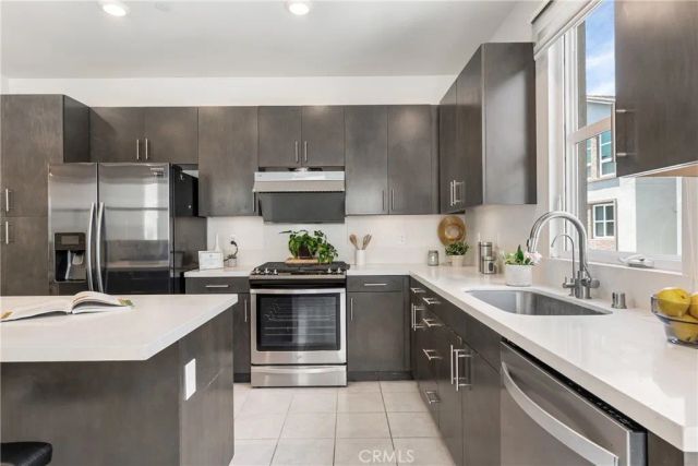 2700 E Chaucer East 41, Los Angeles, CA 90065