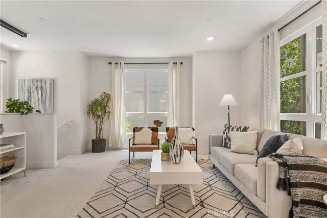 2700 E Chaucer East 41, Los Angeles, CA 90065
