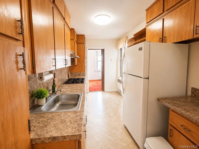 209-25 18th Avenue 6D, Bayside, NY 11360