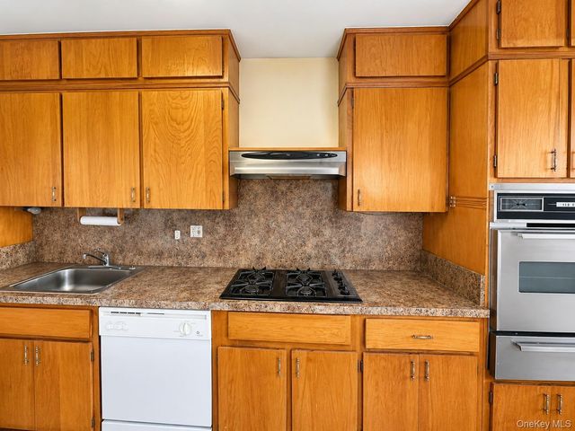 209-25 18th Avenue 6D, Bayside, NY 11360