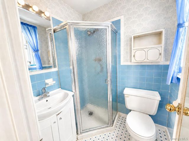 209-25 18th Avenue 6D, Bayside, NY 11360