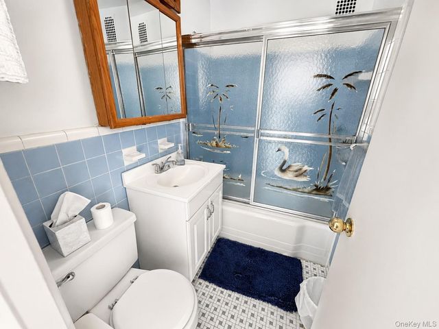 209-25 18th Avenue 6D, Bayside, NY 11360