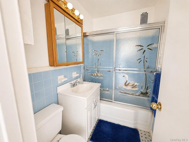 209-25 18th Avenue 6D, Bayside, NY 11360