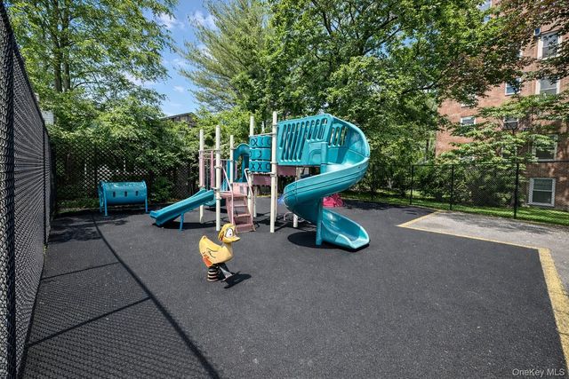 209-25 18th Avenue 6D, Bayside, NY 11360